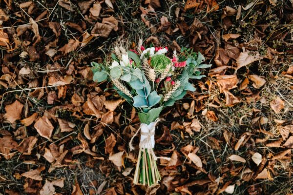 Buchet de mireasă de toamnă: combinații de culori și texturi